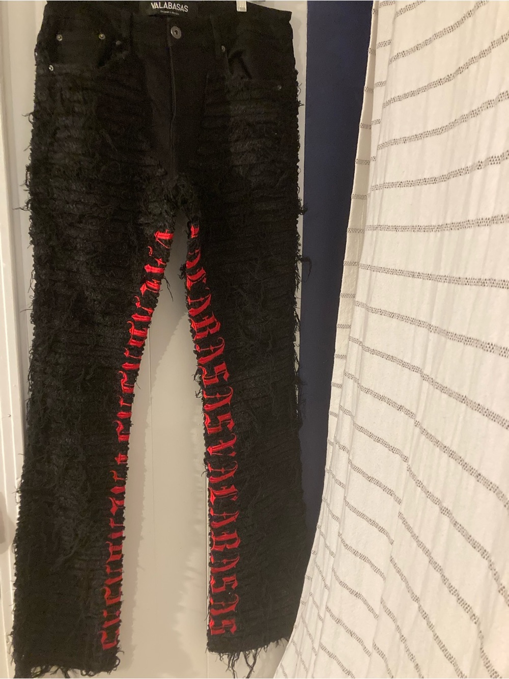 Valabasas Black Distressed Men Jeans with Red Inner Accent